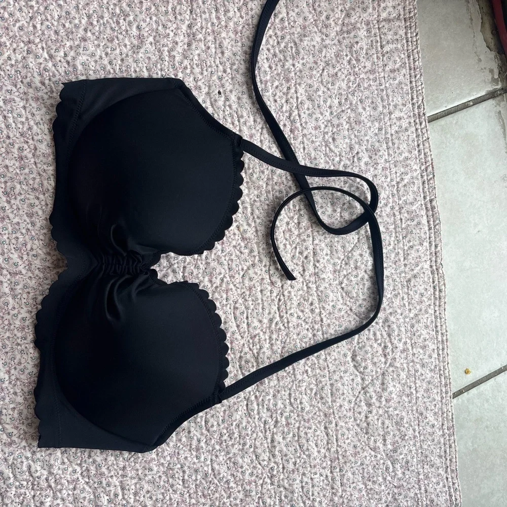 Victoria's Secret Black Scallop-Edge Push-Up Bra Top
